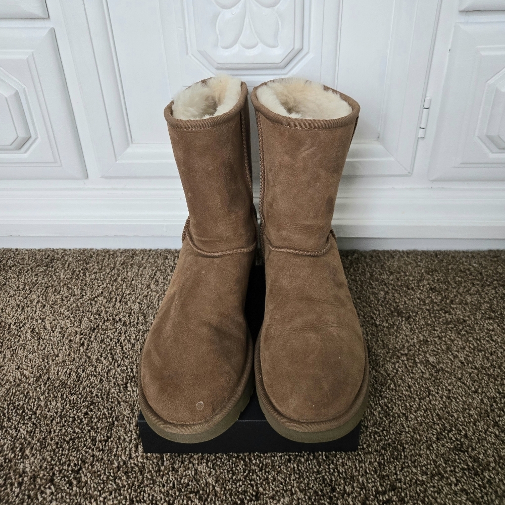 UGG Classic Chesnut Short Boots Size 7